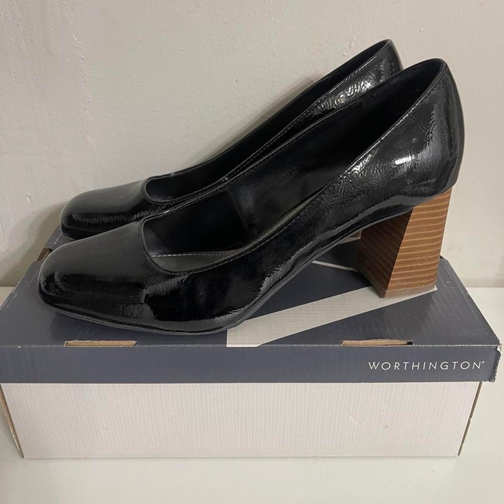 Worthington black patent leather block heel pumps Size 9.5